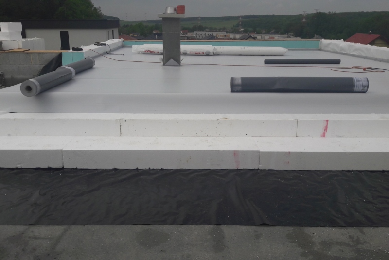COSMOFIN GG plus(hydroizolačná strešná fólia PVC-P)-Zateplenie a hydroizolácia RD Malá Ida 2019