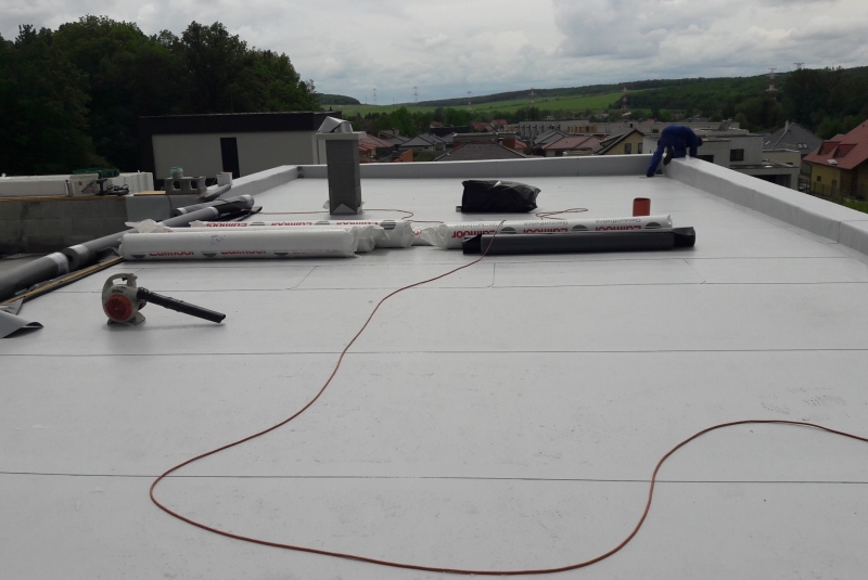 COSMOFIN GG plus(hydroizolačná strešná fólia PVC-P)-Zateplenie a hydroizolácia RD Malá Ida 2019