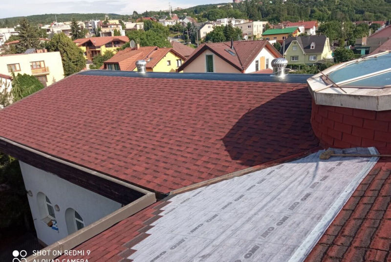 Cambridge Xtreme 9,5° - Riviera červená - Rekonštrukcia šindlovej strechy Kalvária Košice